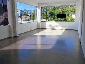 AMPLA SALA