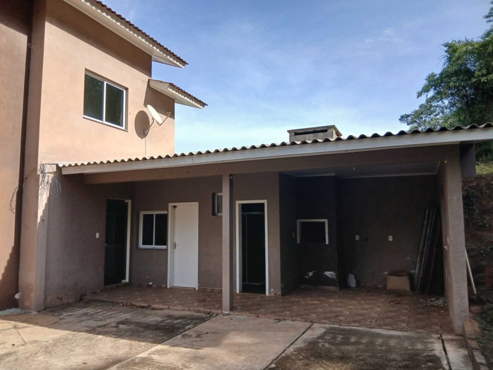 �REA DE SERVI�O + BANHEIRO 