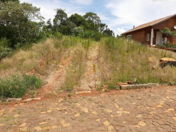 TERRENO EM ACLIVE