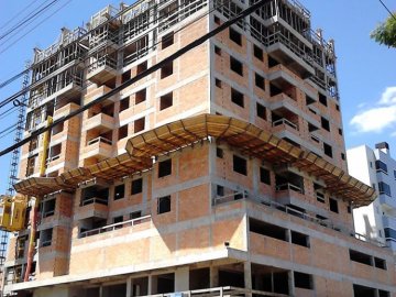 EM CONSTRUO